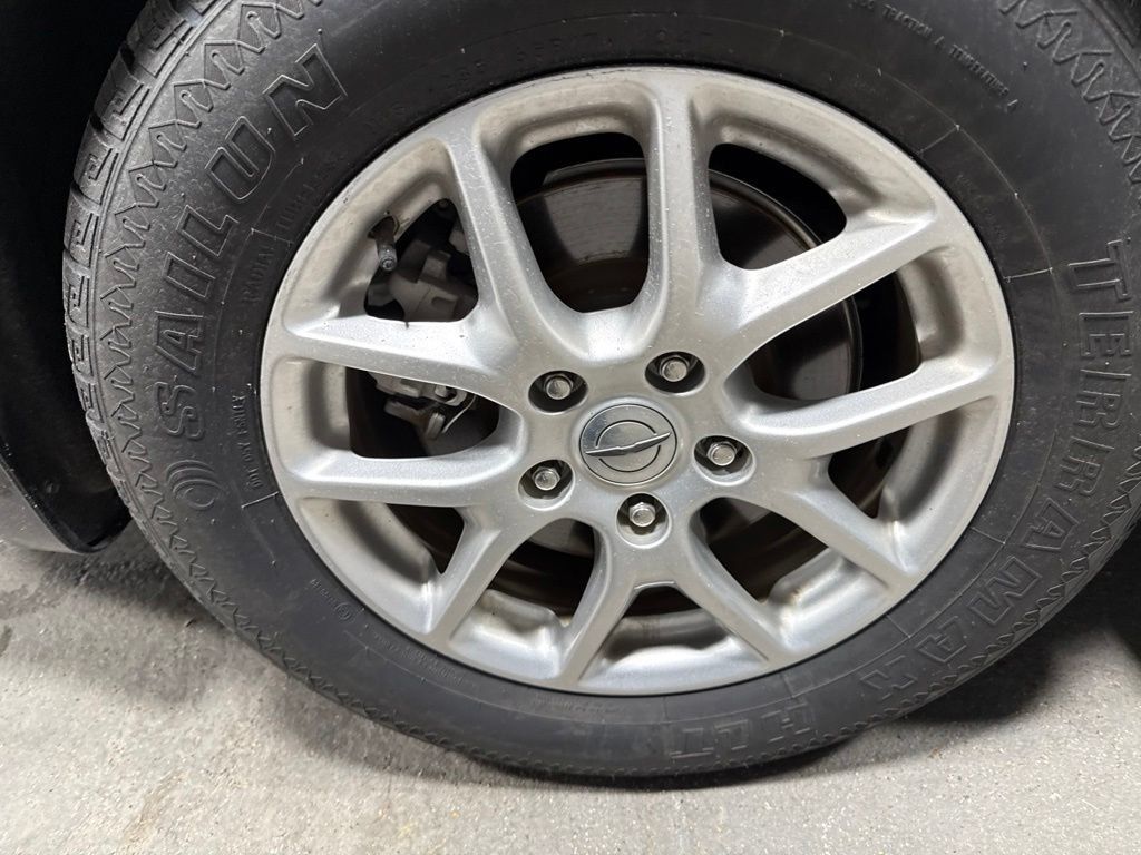 Used 2023 Chrysler Pacifica Touring-L FWD image 41