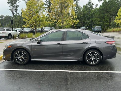 Used 2018 Toyota Camry SE w/ Moonroof Package FWD image 7
