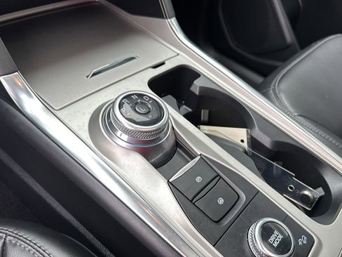 Used 2022 Ford Explorer XLT w/ Equipment Group 202A image 27