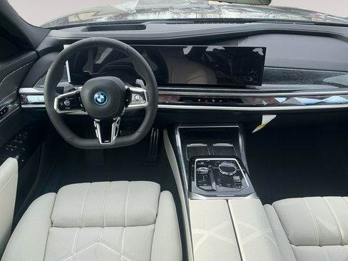 New 2026 BMW 750e xDrive AWD/4WD image 10