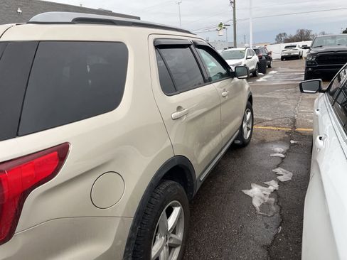 Used 2017 Ford Explorer XLT w/ Equipment Group 202A image 16