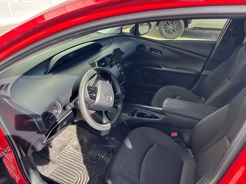Used 2022 Toyota Prius L Eco image 6