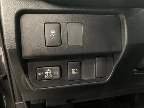 Used 2020 Toyota Tacoma SR5 w/ SR5 Appearance Package (SM) RWD image 14