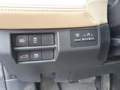 Used 2019 Toyota Avalon XLE w/ Moonroof Package image 17