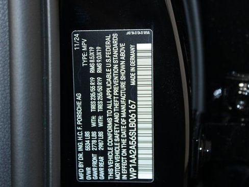 Certified 2025 Porsche Macan image 28