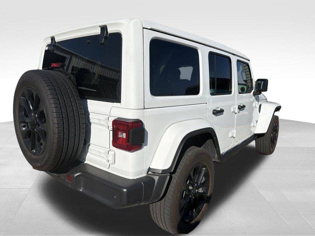 Used 2025 Jeep Wrangler Unlimited Sahara w/ Safety Group AWD/4WD image 24