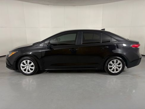 Used 2025 Toyota Corolla LE FWD image 5