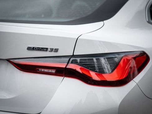 Used 2023 BMW i4 eDrive35 image 18