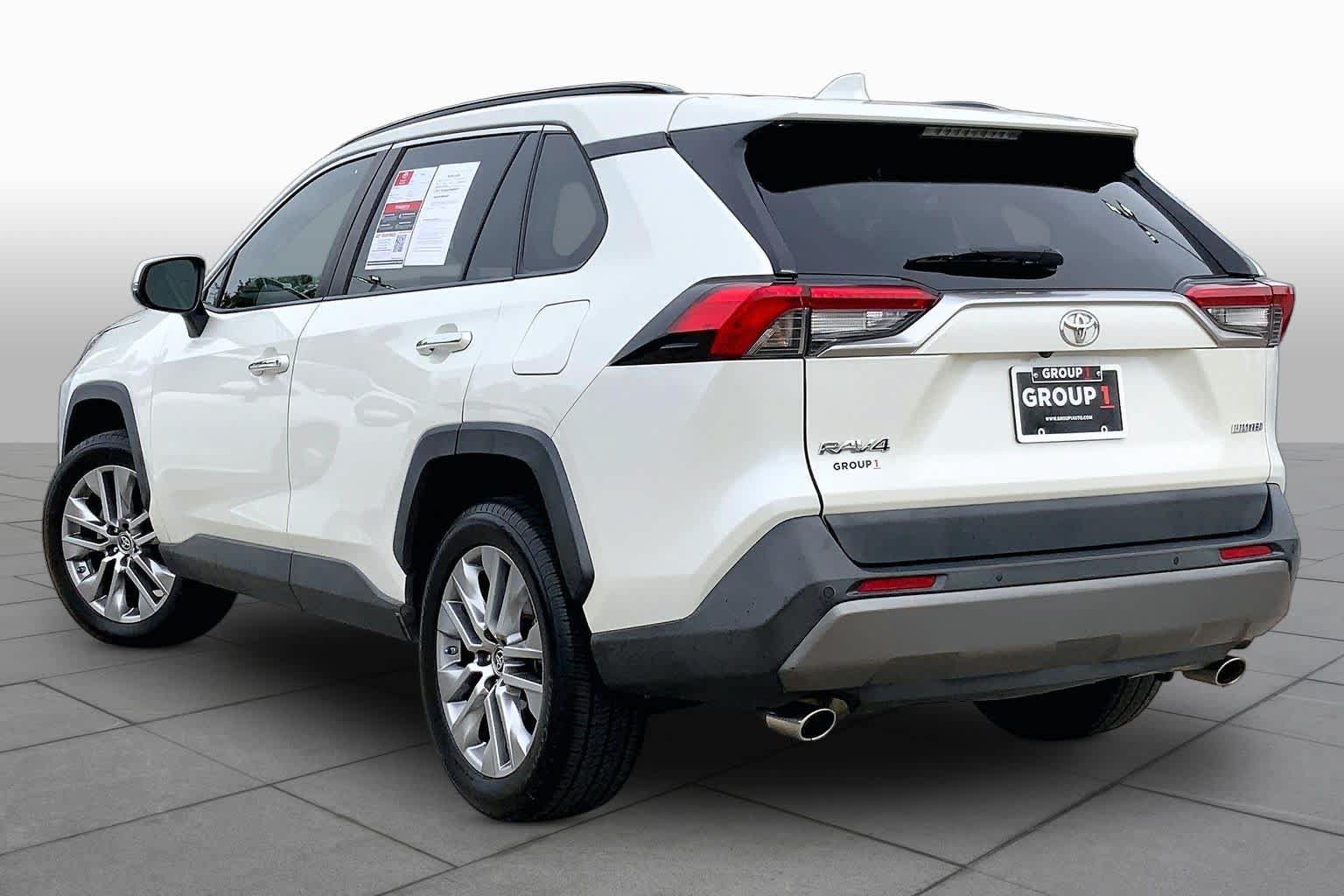 Used 2019 Toyota RAV4 Limited w/ Advanced Technology Package FWD image 11