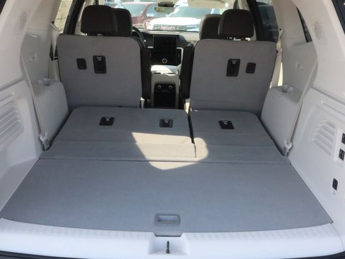 New 2025 GMC Acadia Denali w/ Super Cruise Package image 16