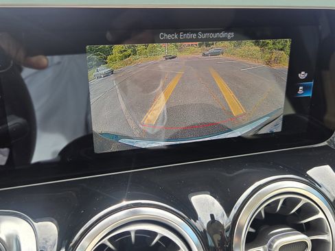 Used 2021 Mercedes-Benz GLB 250 image 21