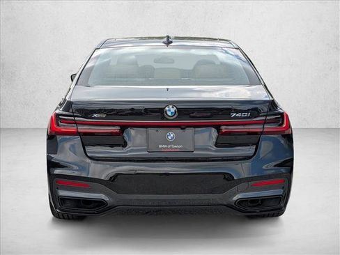 Used 2022 BMW 740i xDrive w/ M Sport Package AWD/4WD image 7