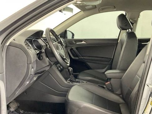 Used 2020 Volkswagen Tiguan SE FWD image 9