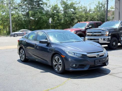 Used 2017 Honda Civic EX-T image 4