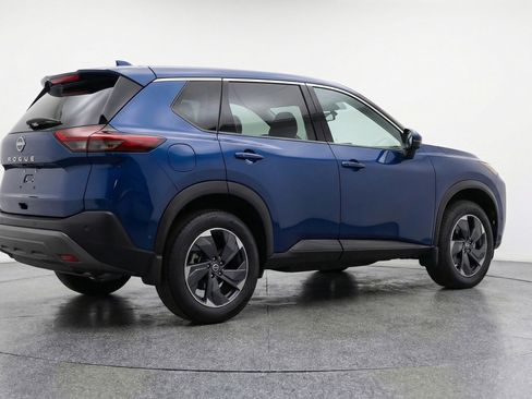 Used 2025 Nissan Rogue SV image 9