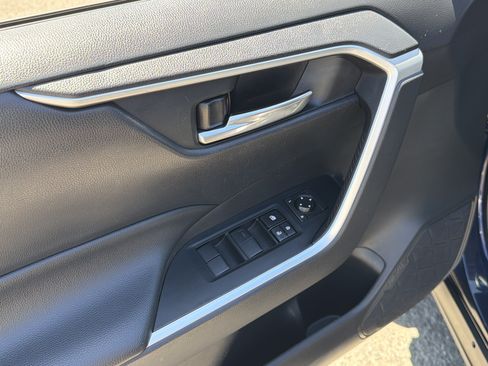 Used 2021 Toyota RAV4 XLE AWD/4WD image 19