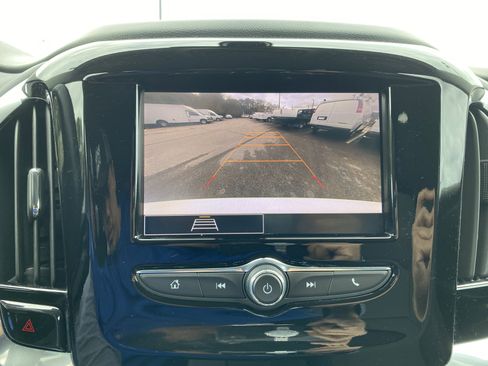 Used 2021 Chevrolet Traverse LT image 27