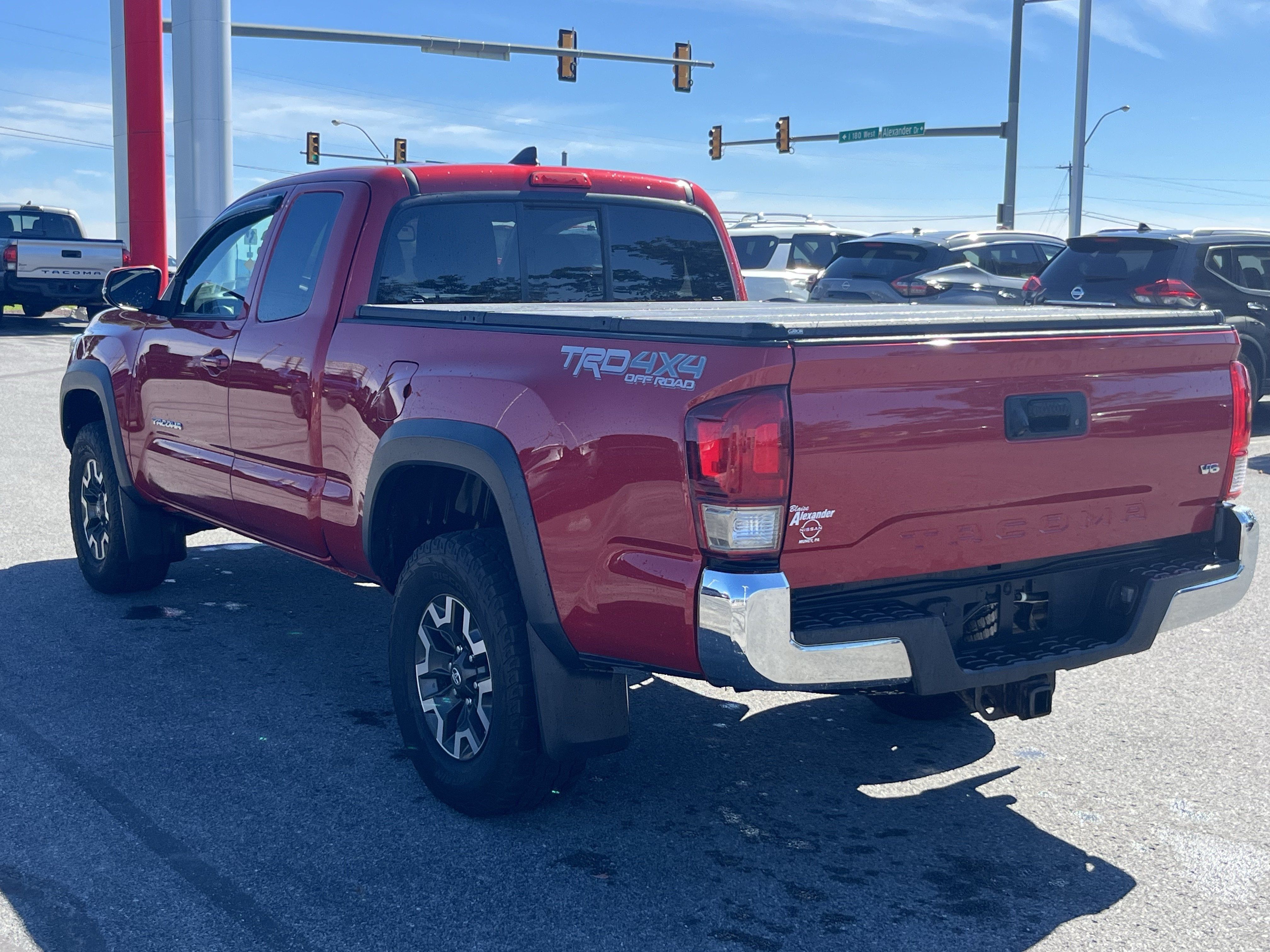 Used 2017 Toyota Tacoma TRD Off-Road w/ Tow Package AWD/4WD image 6