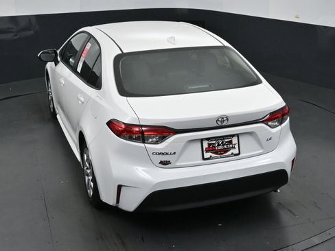 Used 2025 Toyota Corolla LE image 30