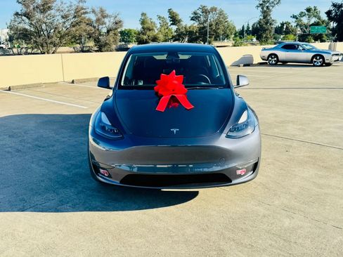 Used 2023 Tesla Model Y Performance AWD/4WD image 10