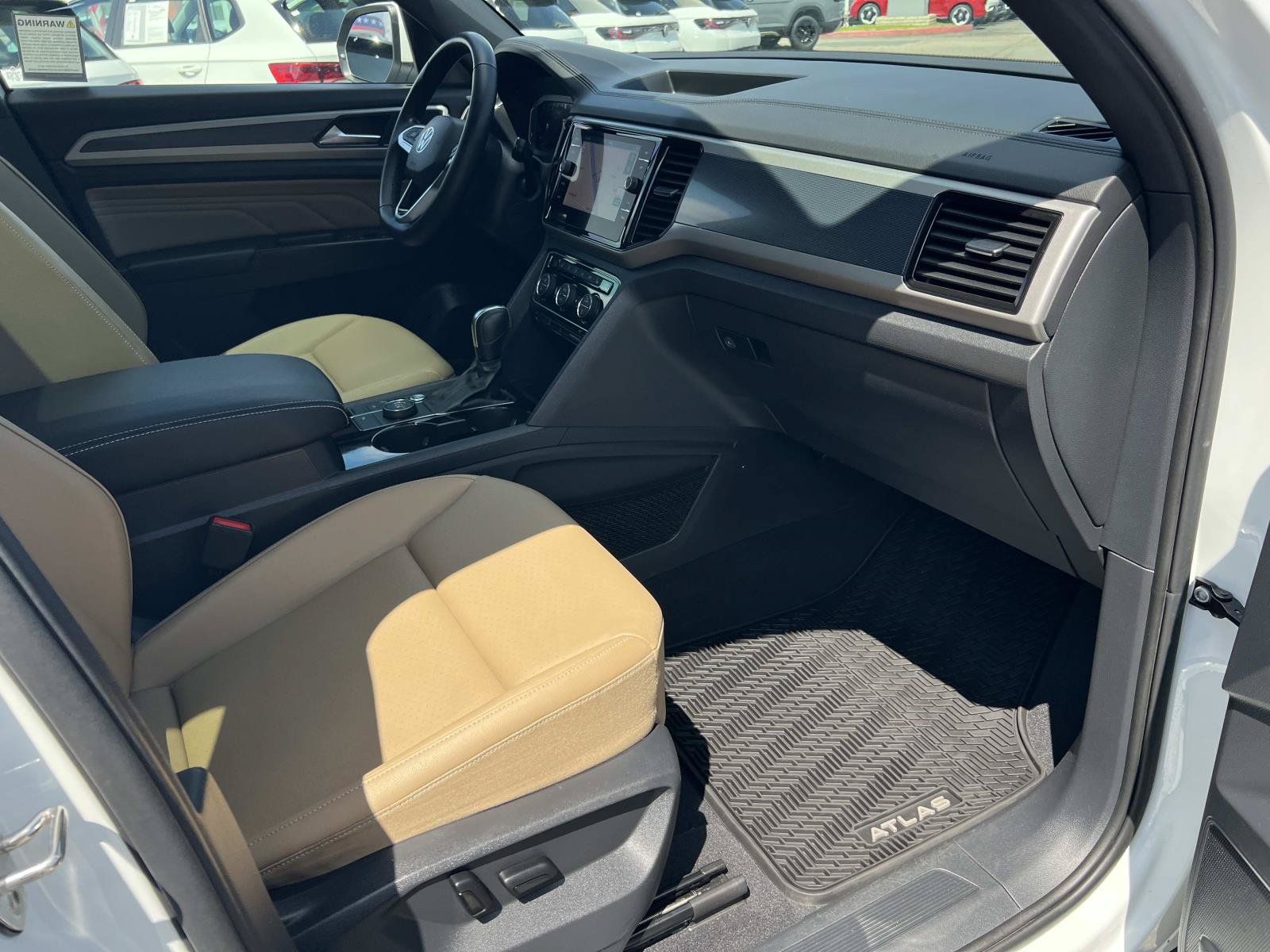Used 2020 Volkswagen Atlas Cross Sport SEL AWD/4WD image 31