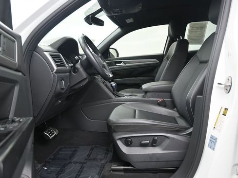 Used 2020 Volkswagen Atlas Cross Sport SE w/ Panoramic Sunroof Package image 12