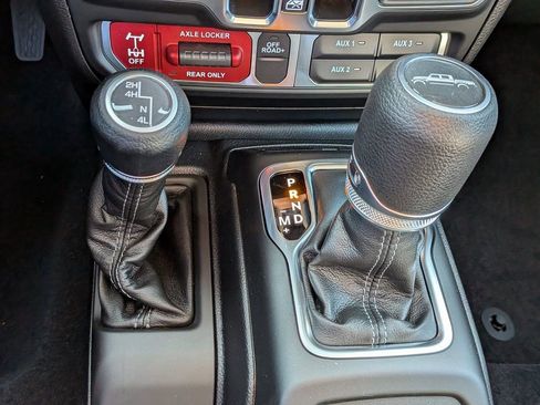 New 2026 Jeep Gladiator Mojave w/ Steel Bumper Group image 18