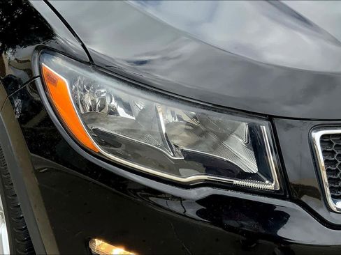 Used 2017 Jeep Compass Latitude image 26