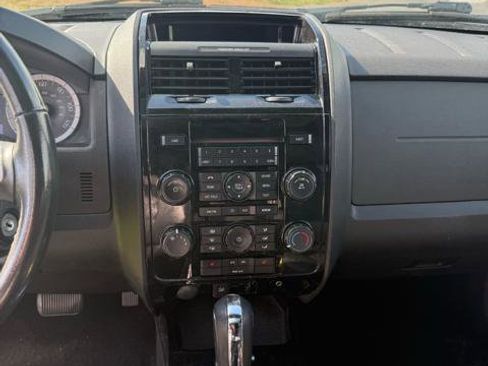 Used 2011 Ford Escape Limited w/ 301A Rapid Spec Order Code FWD image 17