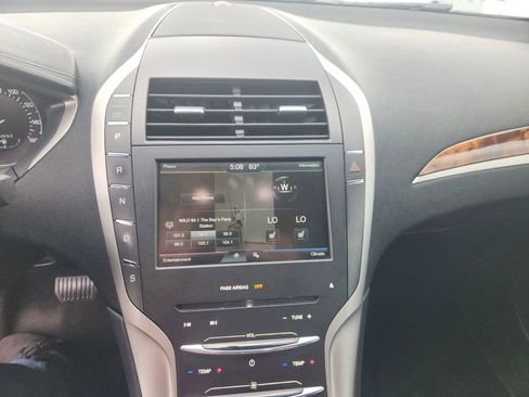 Used 2016 Lincoln MKZ FWD image 15