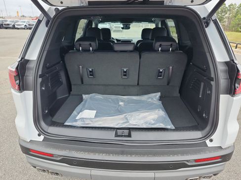 New 2026 GMC Acadia Elevation image 7