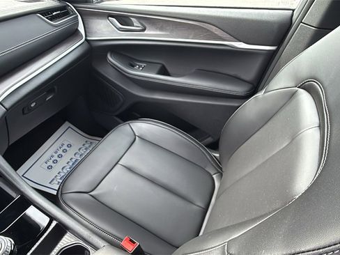 New 2025 Jeep Grand Cherokee Limited image 14