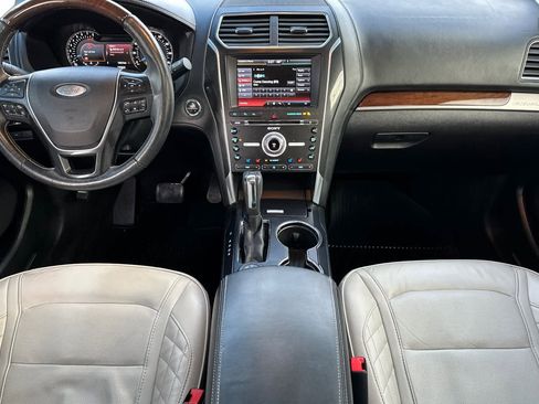 Used 2016 Ford Explorer Platinum image 3
