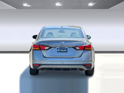 Used 2024 Nissan Altima 2.5 SV FWD image 9