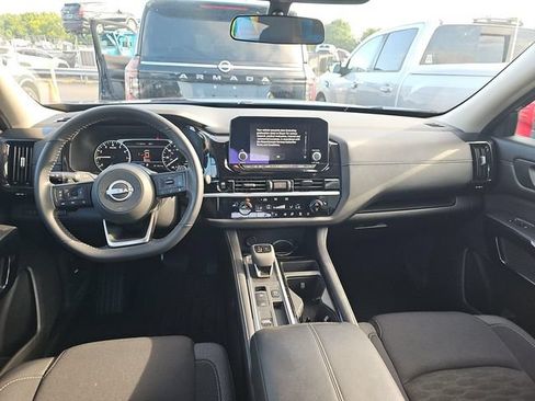 Certified 2025 Nissan Pathfinder SV w/ SV Premium Package FWD image 5