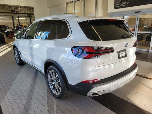New 2026 BMW X5 xDrive50e w/ Premium Package image 5
