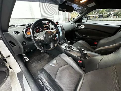 Used 2009 Nissan 370Z Touring RWD image 19