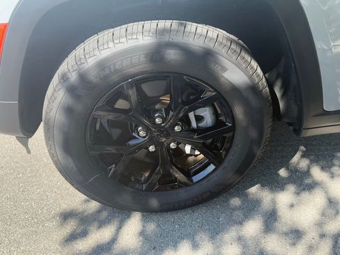 Certified 2025 Jeep Grand Cherokee L Altitude image 34