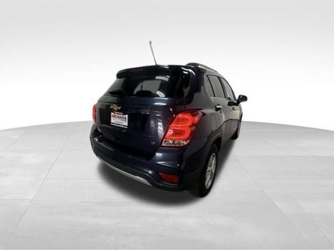 Used 2019 Chevrolet Trax LT w/ LT Convenience Package FWD image 3