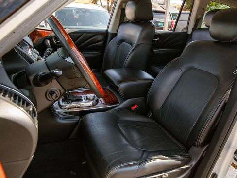 Used 2017 INFINITI QX80 4WD w/ Deluxe Technology Package image 13