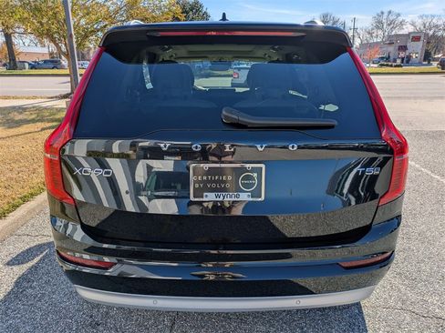 Certified 2022 Volvo XC90 T5 Momentum w/ Climate Package image 5