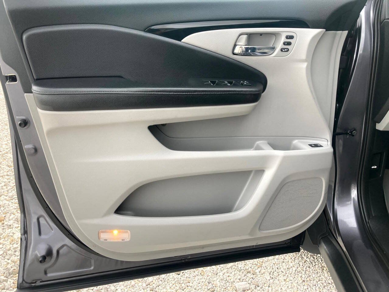 Used 2017 Honda Pilot Touring image 23