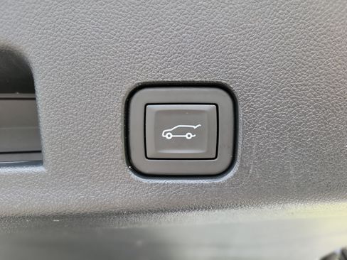 Used 2025 Buick Enclave Preferred FWD image 16