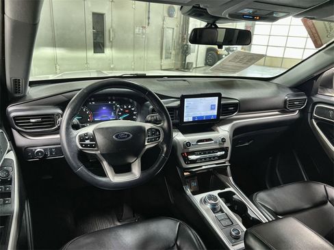 Used 2022 Ford Explorer XLT w/ Equipment Group 202A image 18