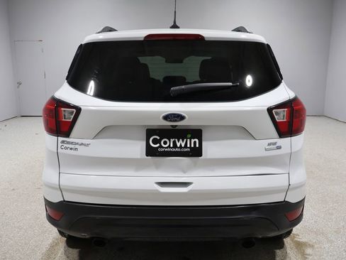 Used 2019 Ford Escape SE image 3