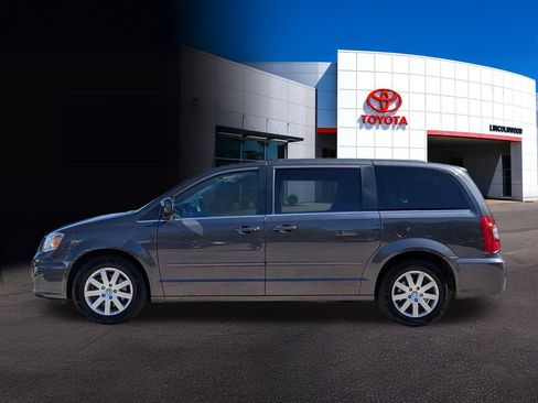 Used 2015 Chrysler Town & Country LX FWD image 8