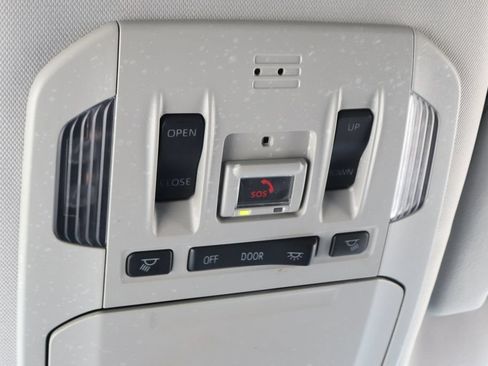 Used 2022 Toyota Highlander XLE FWD image 28