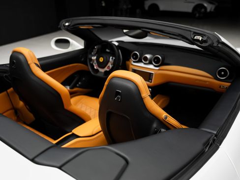 Used 2015 Ferrari California T RWD image 75