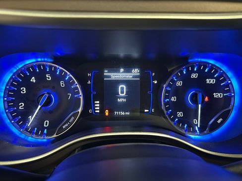 Used 2020 Chrysler Voyager Lxi FWD image 32