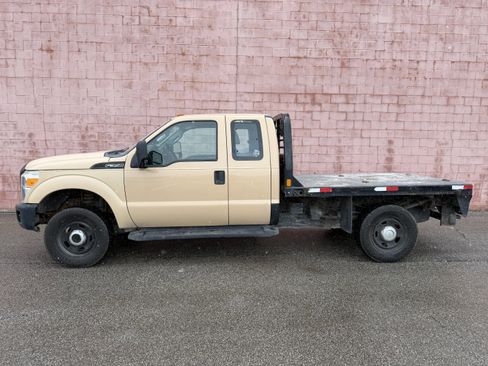Used 2011 Ford F350 XL w/ Snow Plow Prep Pkg AWD/4WD image 2